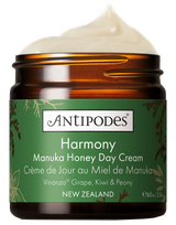 ANTIPODES odą šviesinantis lengvas dieninis, su manuka medumi veido kremas, 60 ml