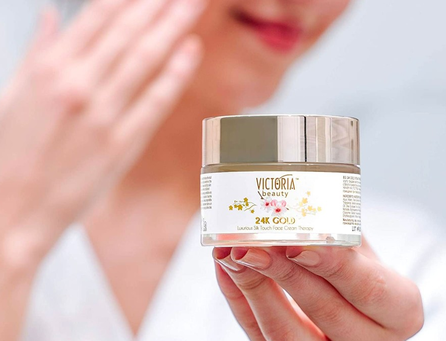 VICTORIA BEAUTY su 24 karatų auksu  veido kremas, 50 ml
