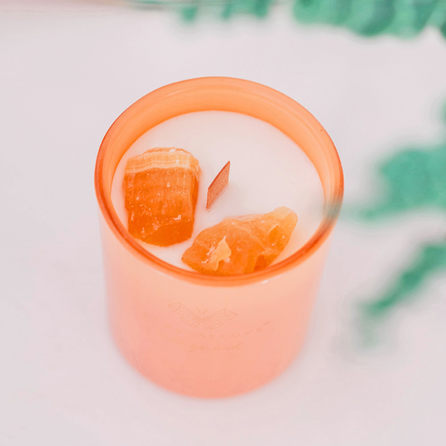 CRYSTALLOVE Calcite Soy Candle & Mango kvepianti žvakė, 400 g