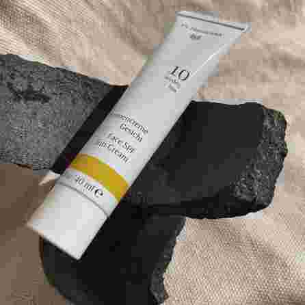 DR. HAUSCHKA švelniai apsaugai SPF 10 apsauginis kremas nuo saulės, 40 ml