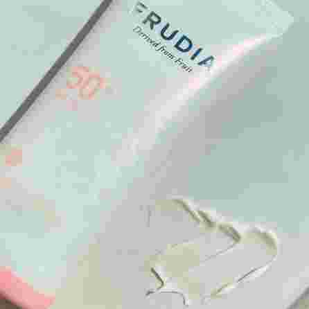 FRUDIA Velvet Fit Blurring Sun  apsauginis kremas nuo saulės, 40 g