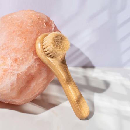 CRYSTALLOVE Bamboo veido šepetėlis, 1 vnt.