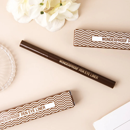 BOM Wonderproof Pen 02 Wonder Brown akių pieštukas, 0.5 g