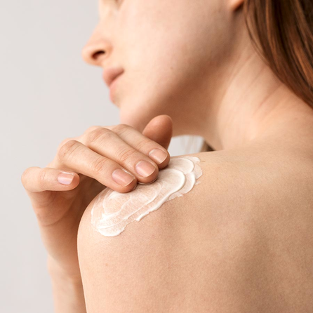 DR.HAUSCHKA Vitalising su bergamočių ir citrinžolių eteriniais aliejais kūno pienelis, 145 ml