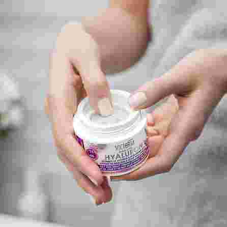 VICTORIA BEAUTY su hialurono rūgštimi, brandžiai odai veido kremas, 50 ml
