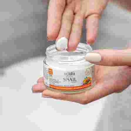 VICTORIA BEAUTY sraigių ekstrakto + vitaminų B5, C, E  veido kremas, 50 ml