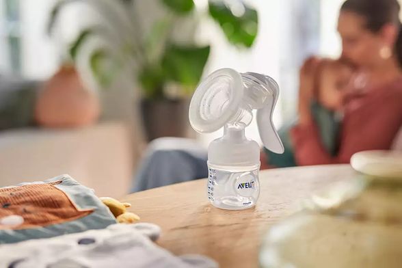 PHILIPS Avent Lotus buteliukas ir rankinė pieno pompa, 1 vnt.