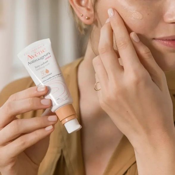 AVENE Antirouguer SPF30 with tone veido kremas, 40 ml