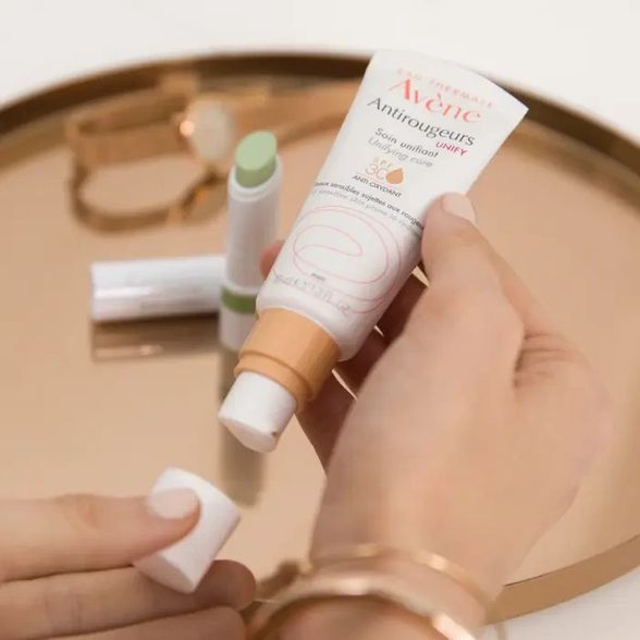 AVENE Antirouguer SPF30 with tone veido kremas, 40 ml